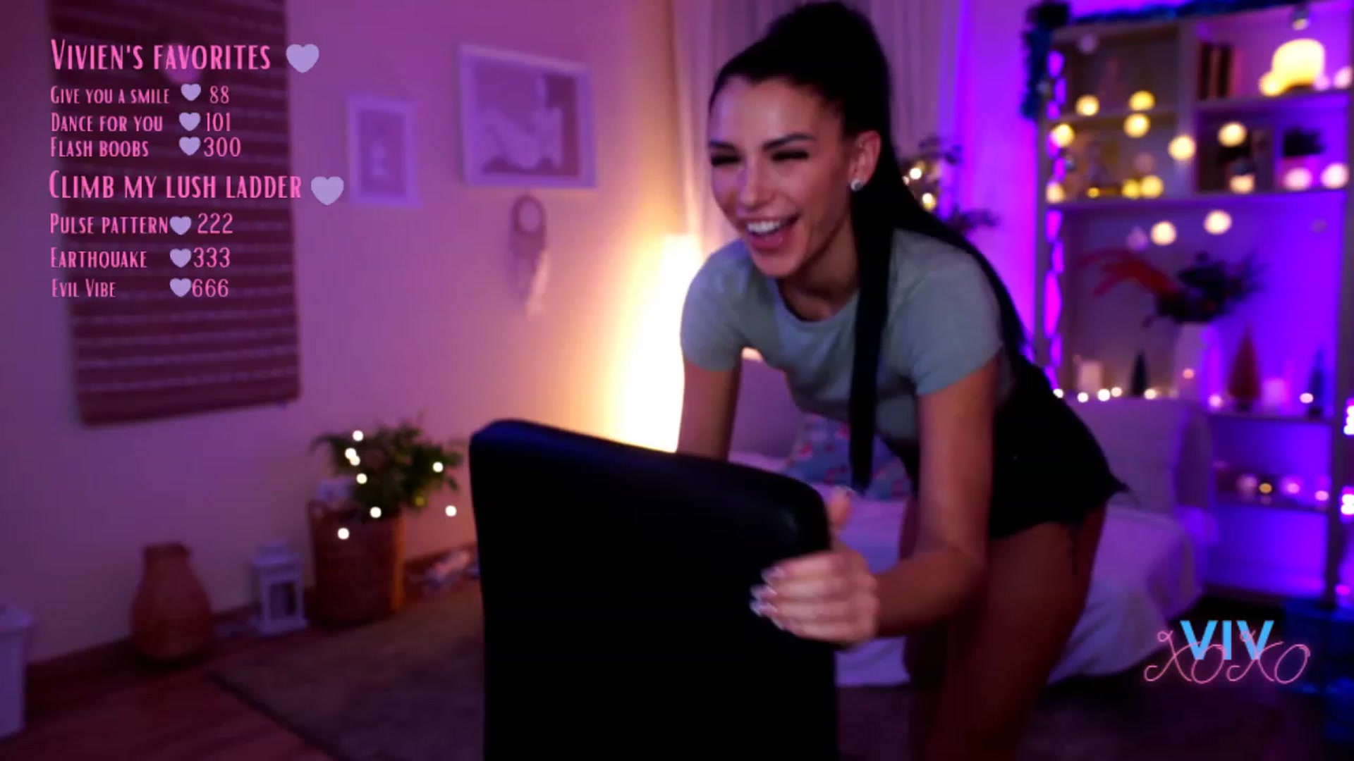 Gallery image thumbnail from kerelai's myfreecams stream on, 12/19/2022, 19:37 image 10 of 20