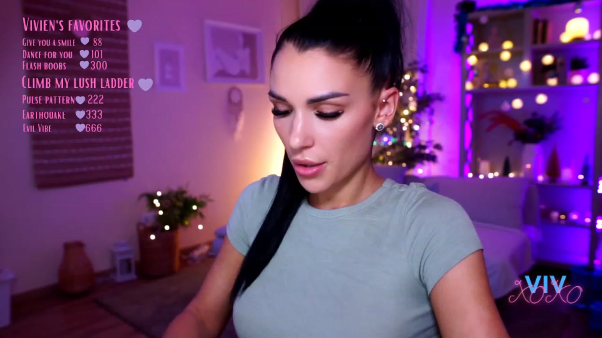 Gallery image thumbnail from kerelai's myfreecams stream on, 12/19/2022, 19:37 image 6 of 20