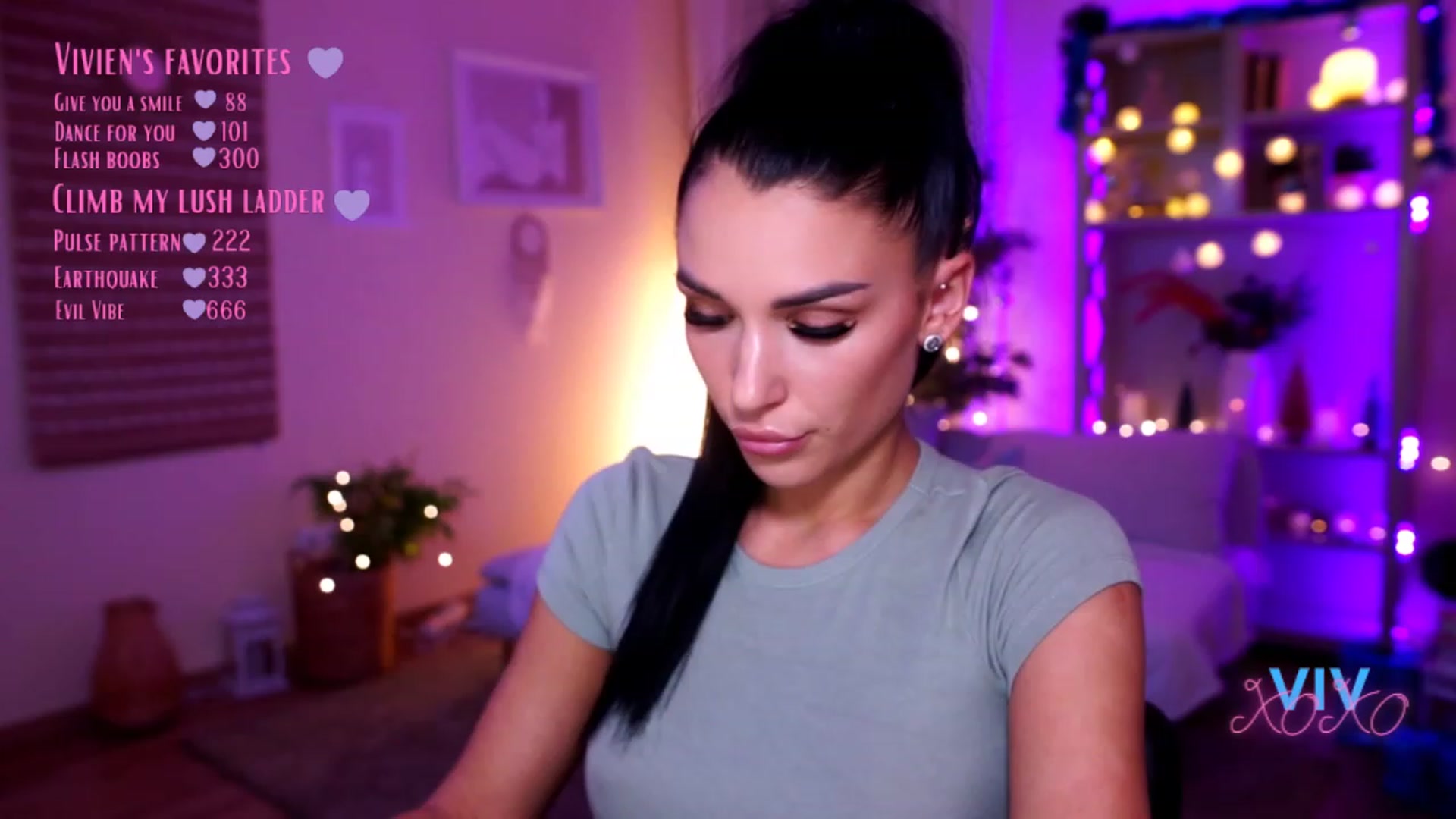 Gallery image thumbnail from kerelai's myfreecams stream on, 12/19/2022, 19:37 image 2 of 20