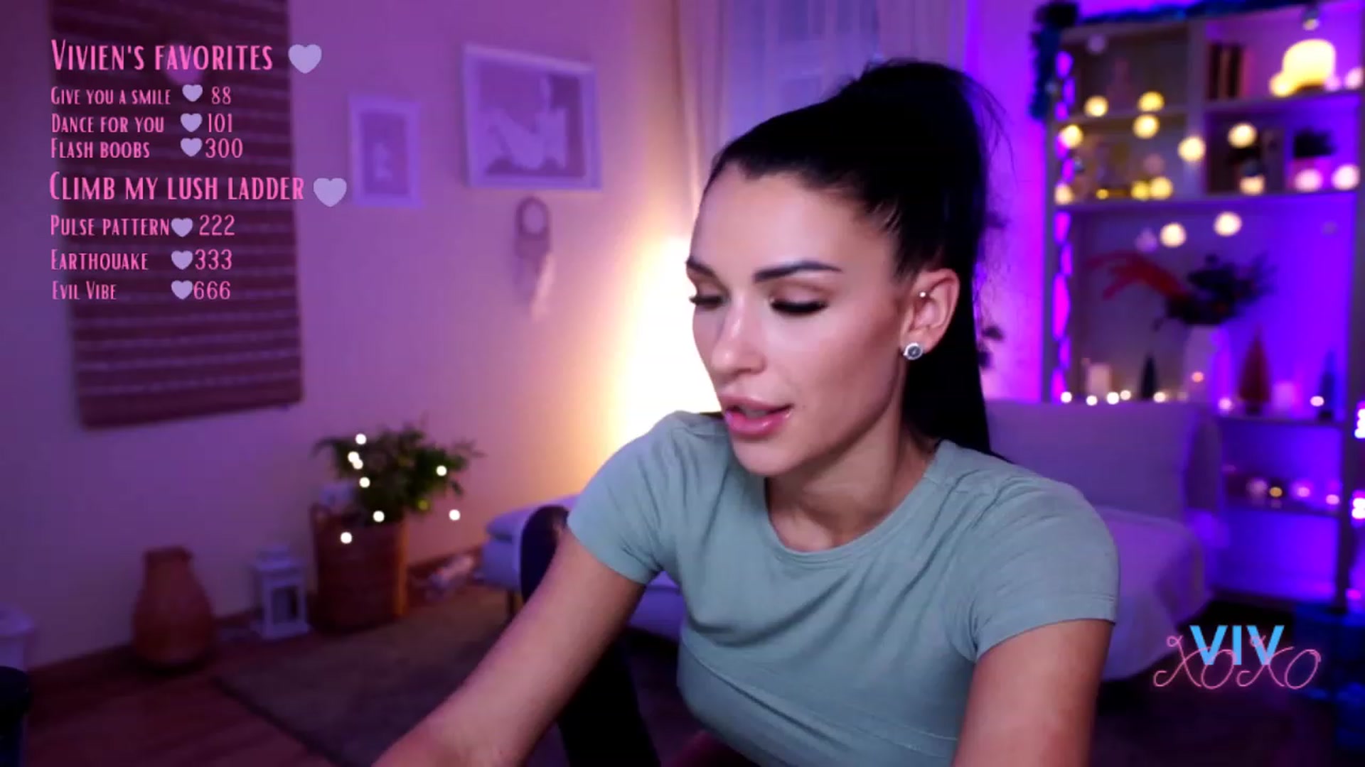 Gallery image thumbnail from kerelai's myfreecams stream on, 12/19/2022, 19:37 image 11 of 20