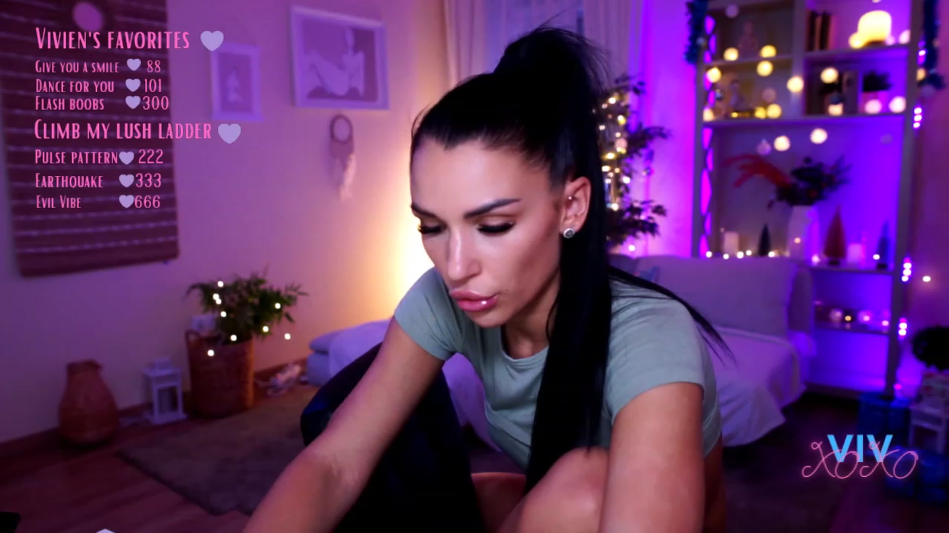 Gallery image thumbnail from kerelai's myfreecams stream on, 12/19/2022, 19:37 image 20 of 20