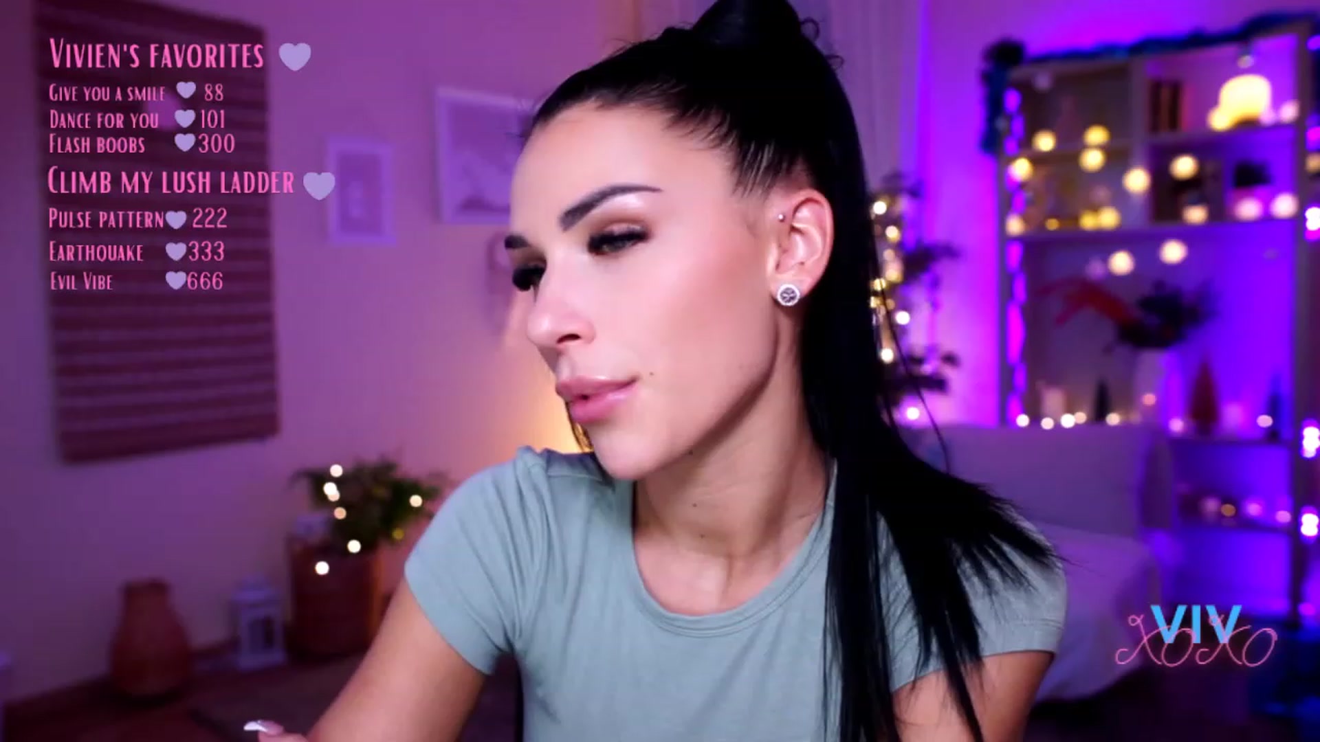 Gallery image thumbnail from kerelai's myfreecams stream on, 12/19/2022, 20:48 image 11 of 20