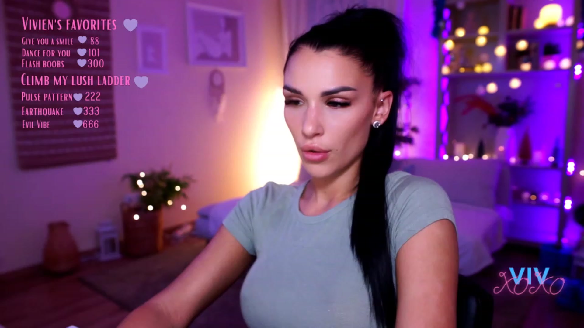 Gallery image thumbnail from kerelai's myfreecams stream on, 12/19/2022, 20:48 image 8 of 20