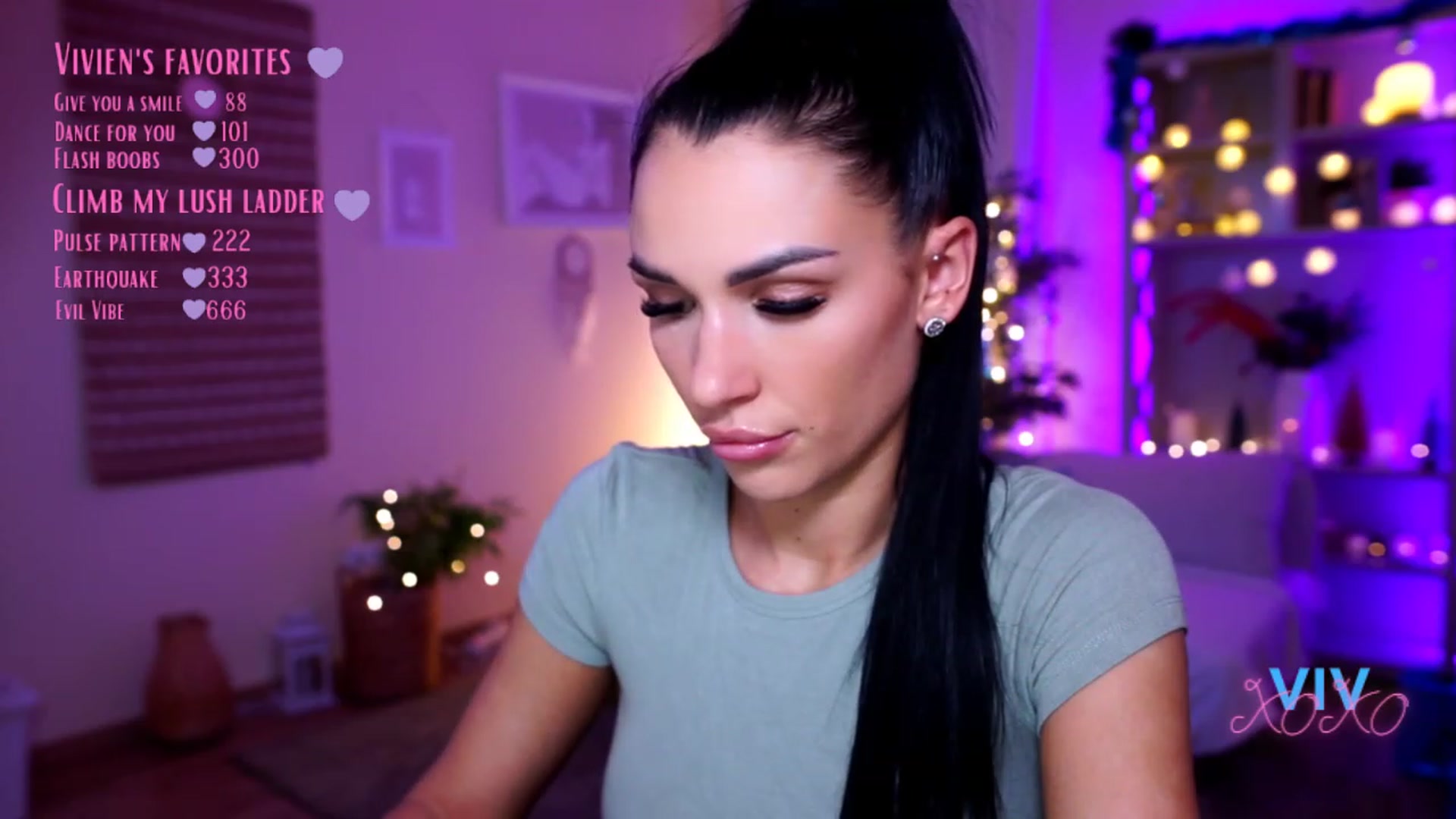 Gallery image thumbnail from kerelai's myfreecams stream on, 12/19/2022, 20:48 image 16 of 20