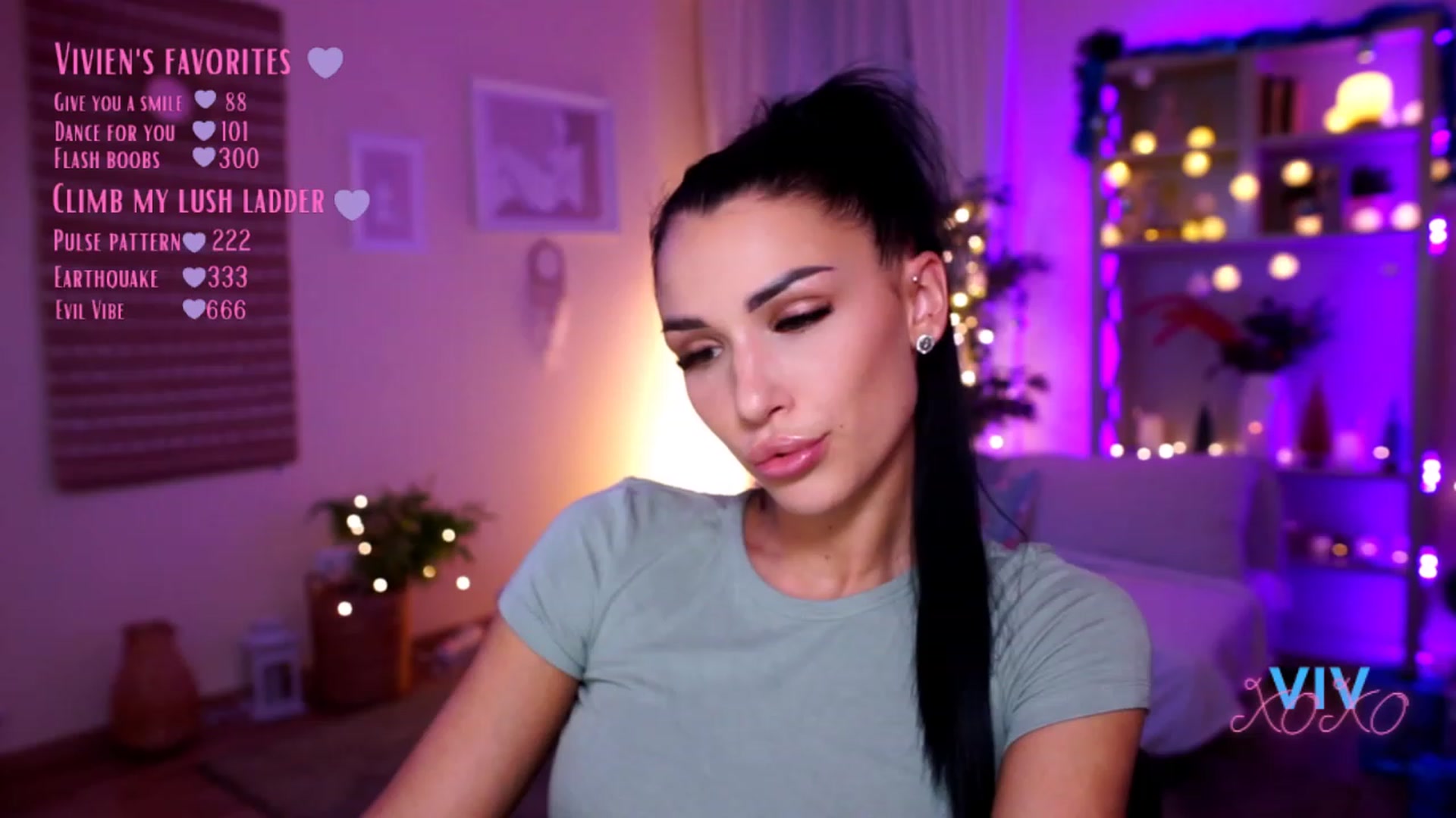 Gallery image thumbnail from kerelai's myfreecams stream on, 12/19/2022, 20:48 image 4 of 20