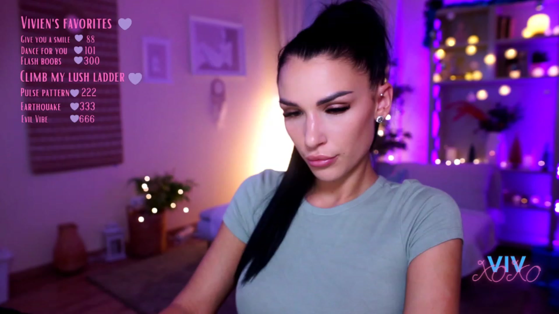 Gallery image thumbnail from kerelai's myfreecams stream on, 12/19/2022, 20:48 image 3 of 20