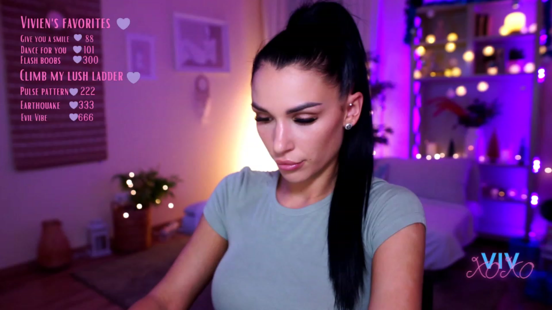 Gallery image thumbnail from kerelai's myfreecams stream on, 12/19/2022, 20:48 image 13 of 20