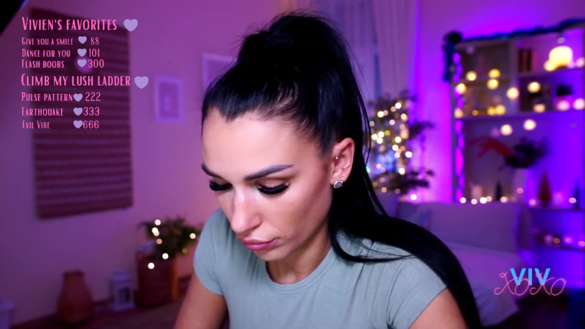 Gallery image thumbnail from kerelai's myfreecams stream on, 12/19/2022, 20:48 image 19 of 20