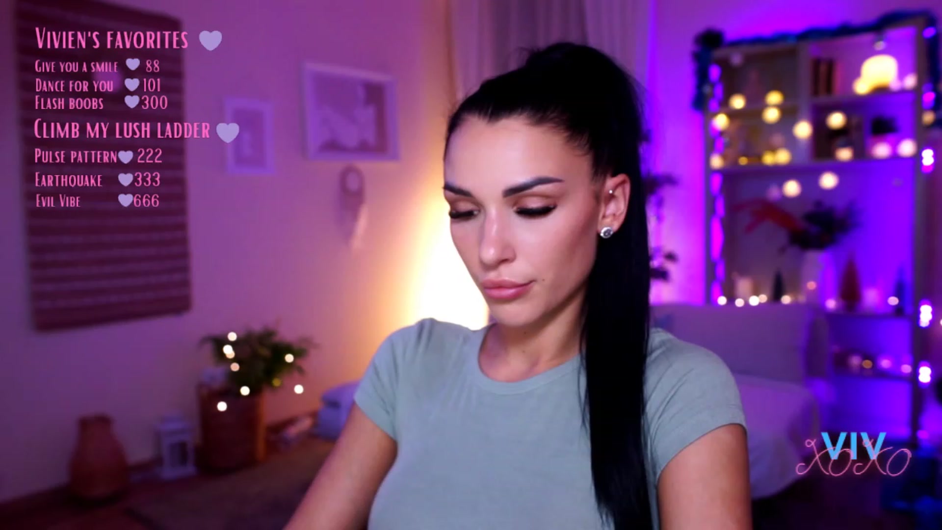 Gallery image thumbnail from kerelai's myfreecams stream on, 12/19/2022, 20:48 image 12 of 20