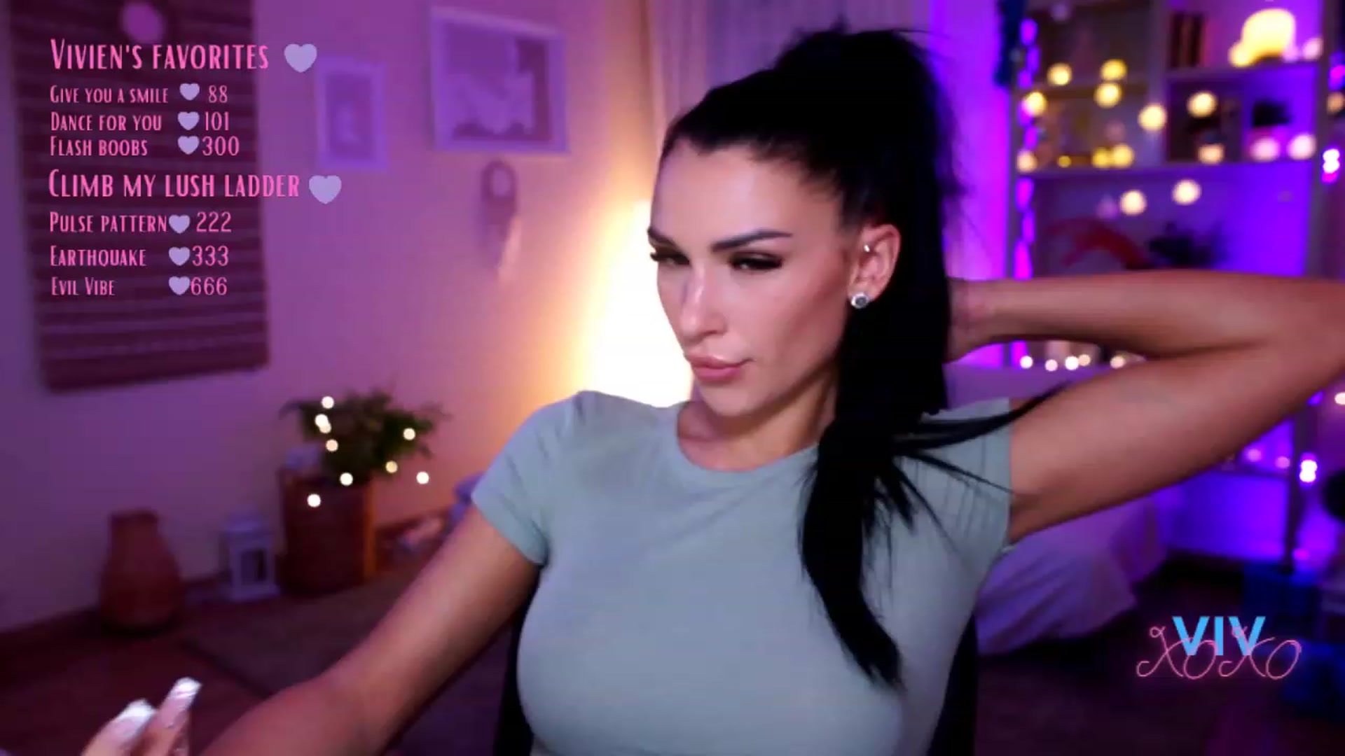 Gallery image thumbnail from kerelai's myfreecams stream on, 12/19/2022, 20:48 image 7 of 20