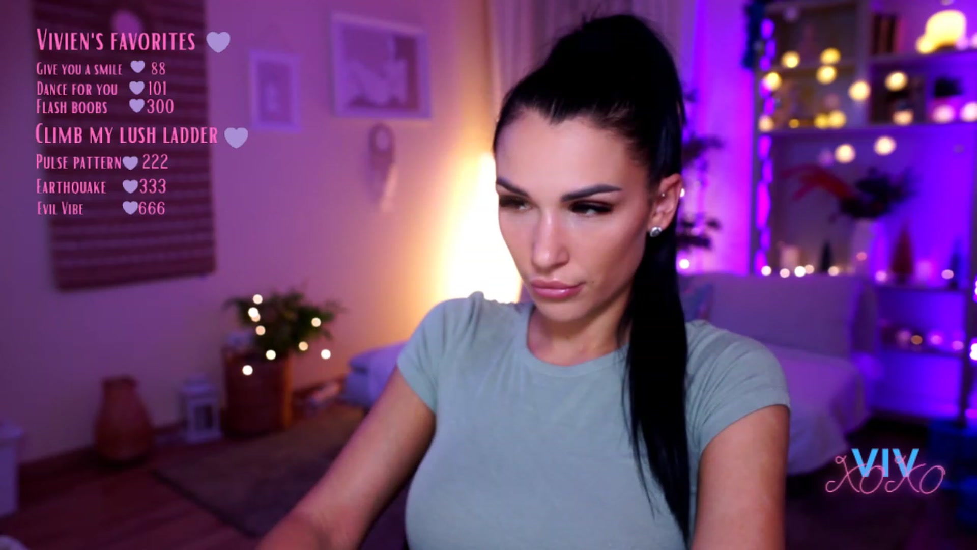 Gallery image thumbnail from kerelai's myfreecams stream on, 12/19/2022, 20:48 image 17 of 20