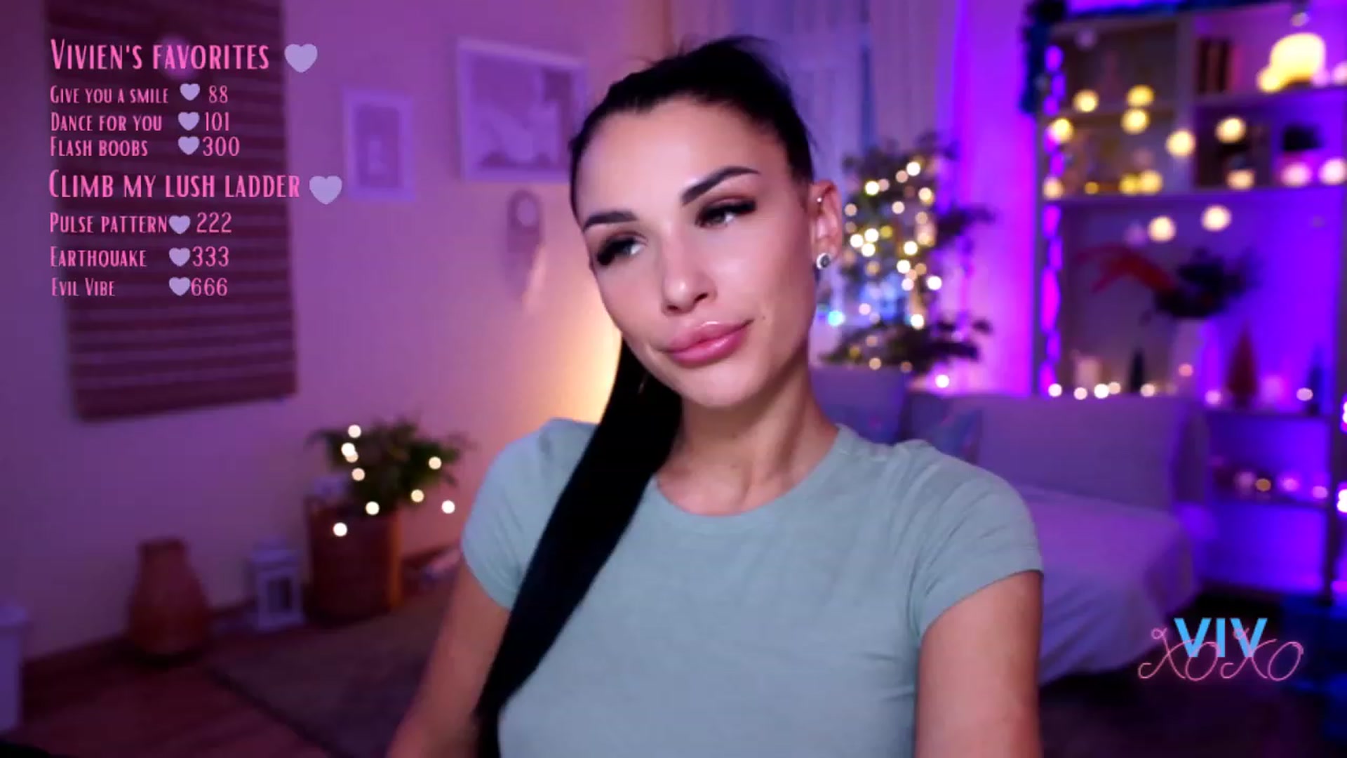 Gallery image thumbnail from kerelai's myfreecams stream on, 12/19/2022, 20:48 image 2 of 20