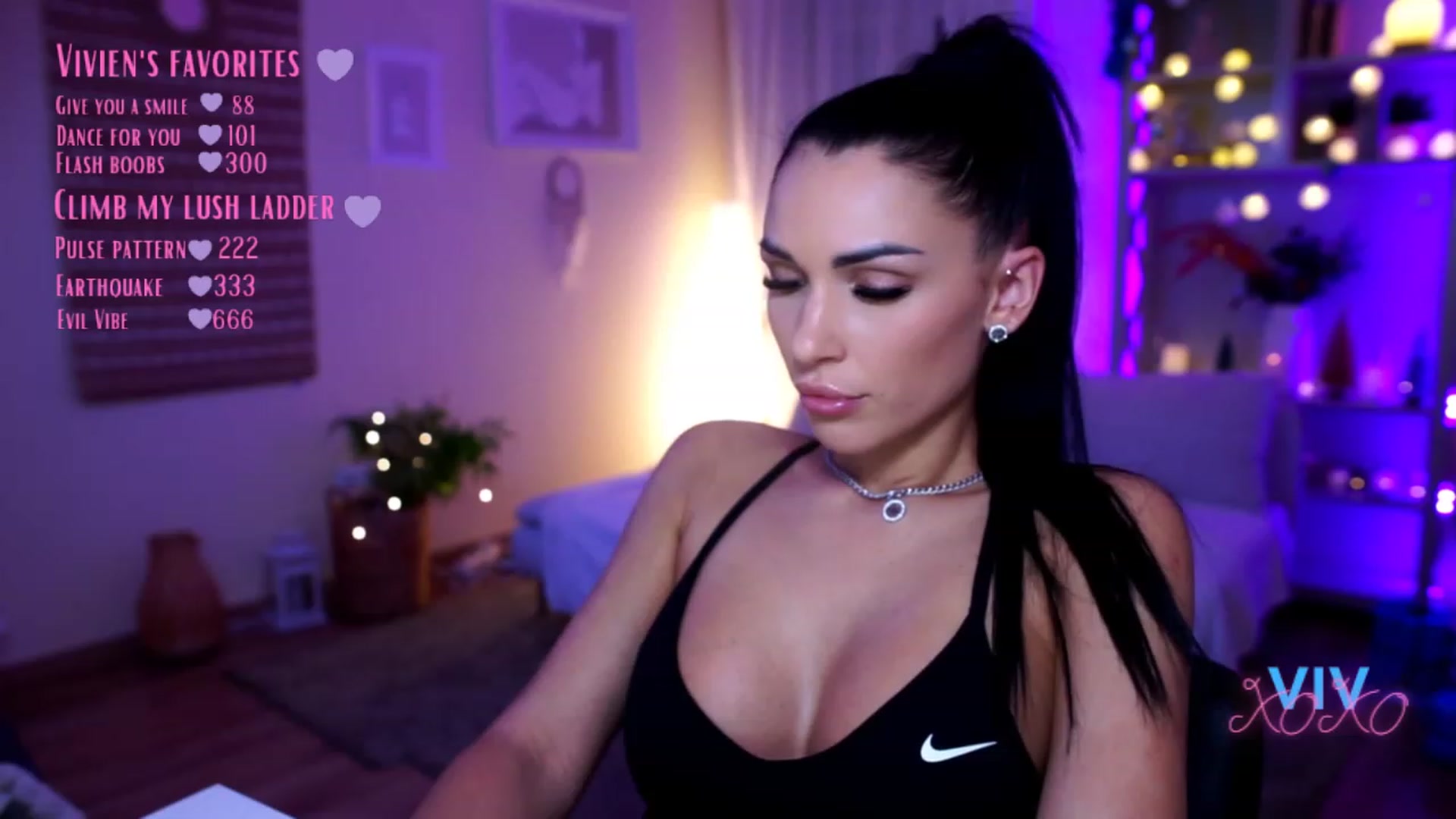 Gallery image thumbnail from kerelai's myfreecams stream on, 12/20/2022, 15:03 image 15 of 20