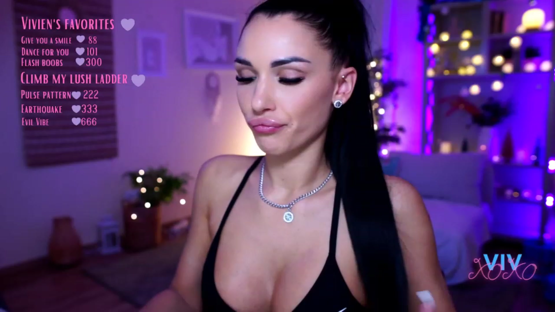 Gallery image thumbnail from kerelai's myfreecams stream on, 12/20/2022, 15:03 image 19 of 20