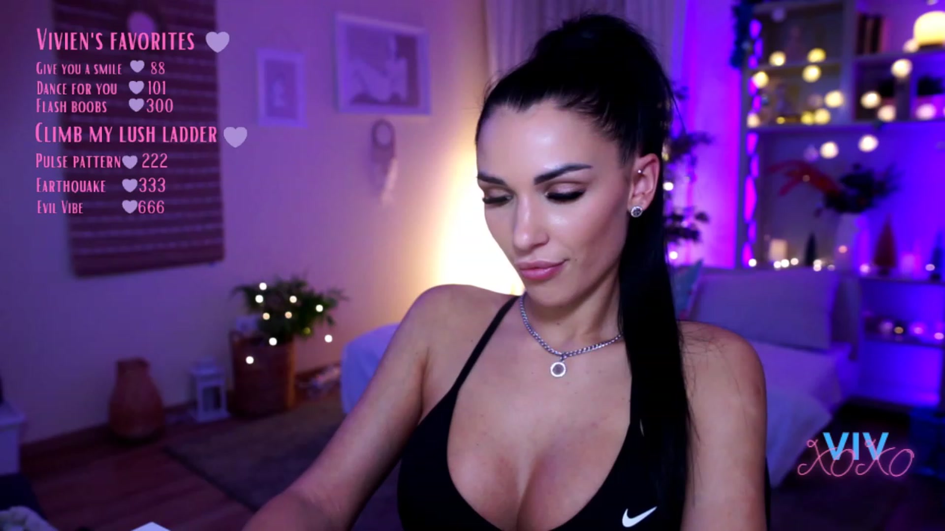 Gallery image thumbnail from kerelai's myfreecams stream on, 12/20/2022, 16:02 image 7 of 20