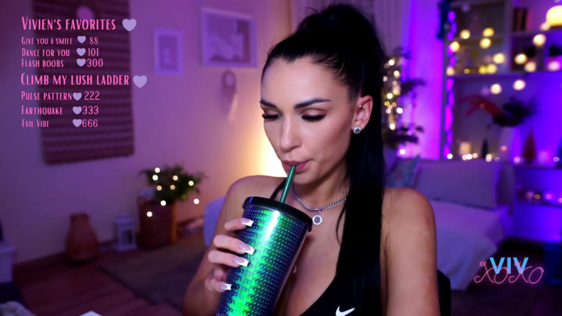 Gallery image thumbnail from kerelai's myfreecams stream on, 12/20/2022, 16:02 image 17 of 20