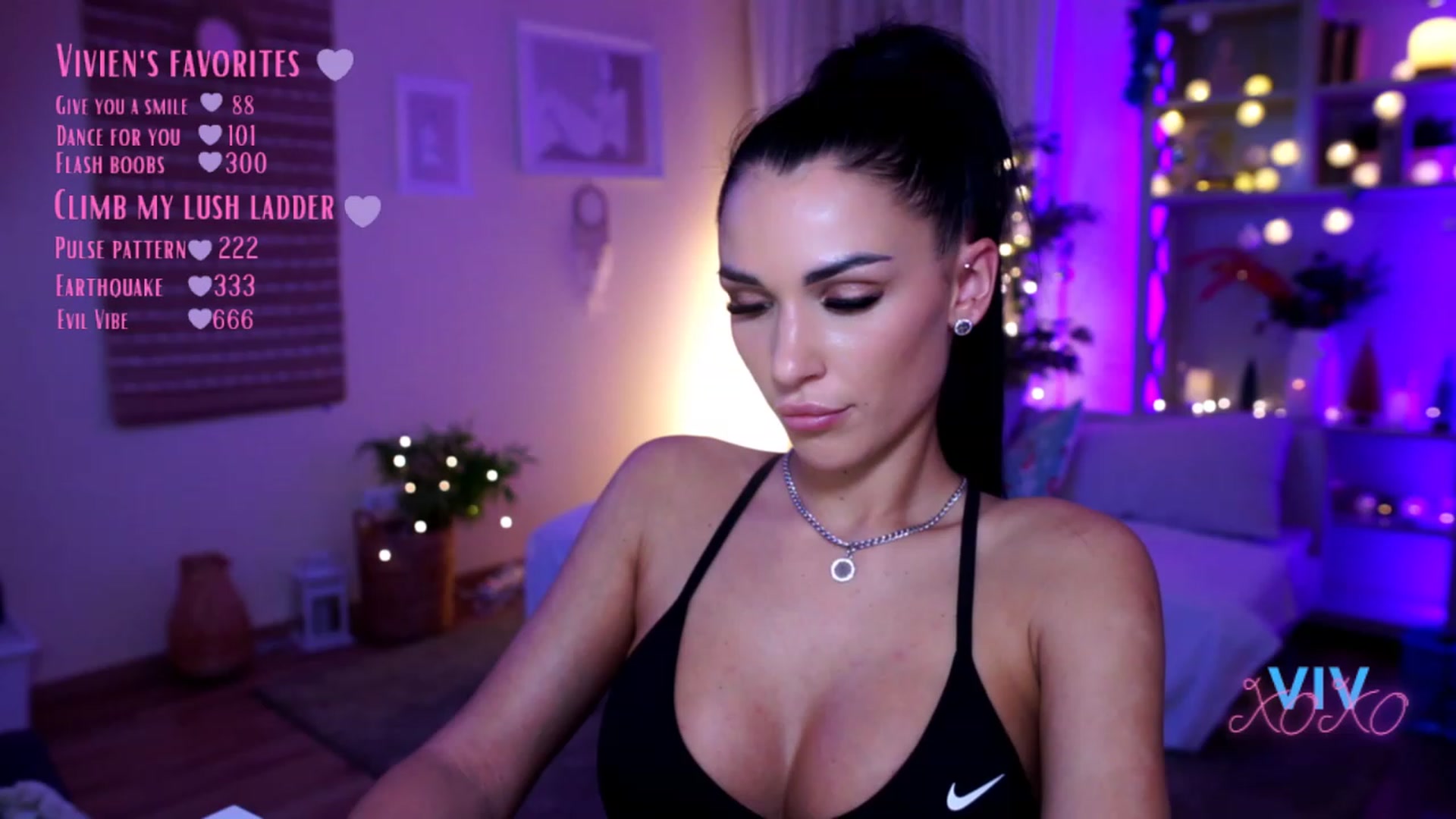 Gallery image thumbnail from kerelai's myfreecams stream on, 12/20/2022, 16:02 image 9 of 20