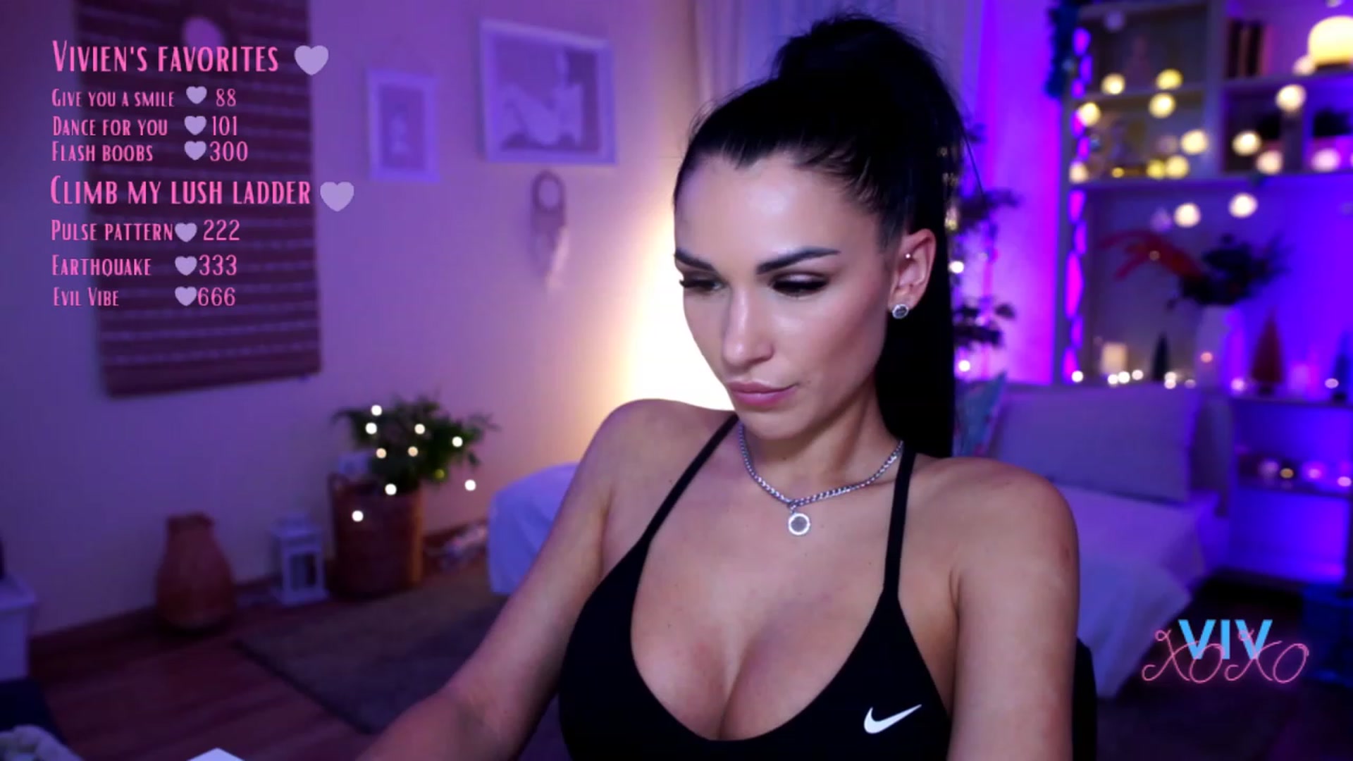 Gallery image thumbnail from kerelai's myfreecams stream on, 12/20/2022, 16:02 image 6 of 20