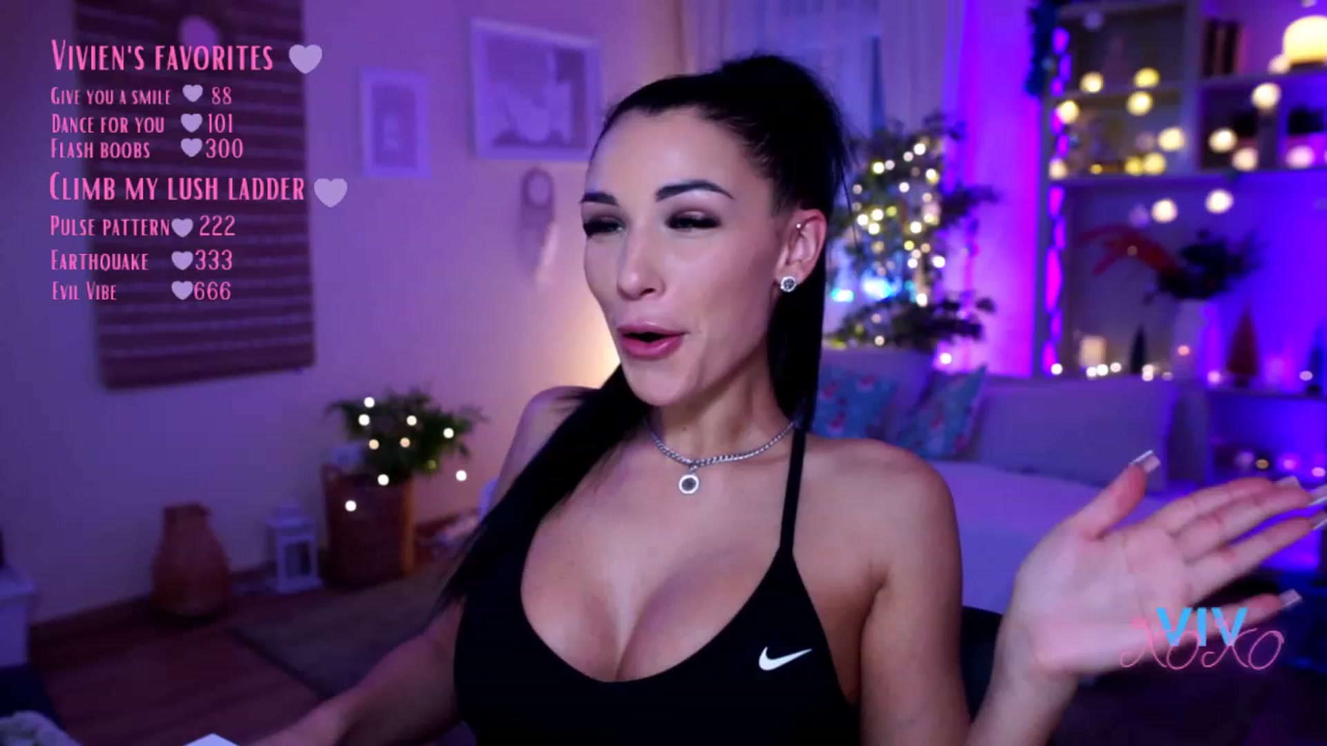 Gallery image thumbnail from kerelai's myfreecams stream on, 12/20/2022, 16:02 image 5 of 20