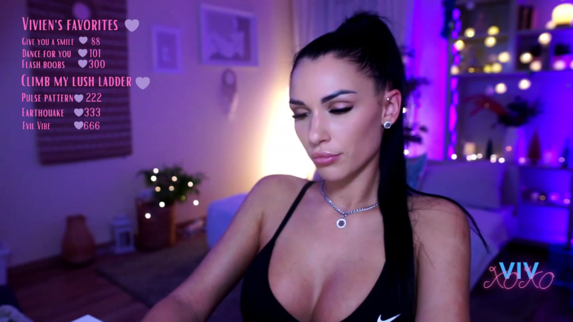 Gallery image thumbnail from kerelai's myfreecams stream on, 12/20/2022, 16:54 image 10 of 20