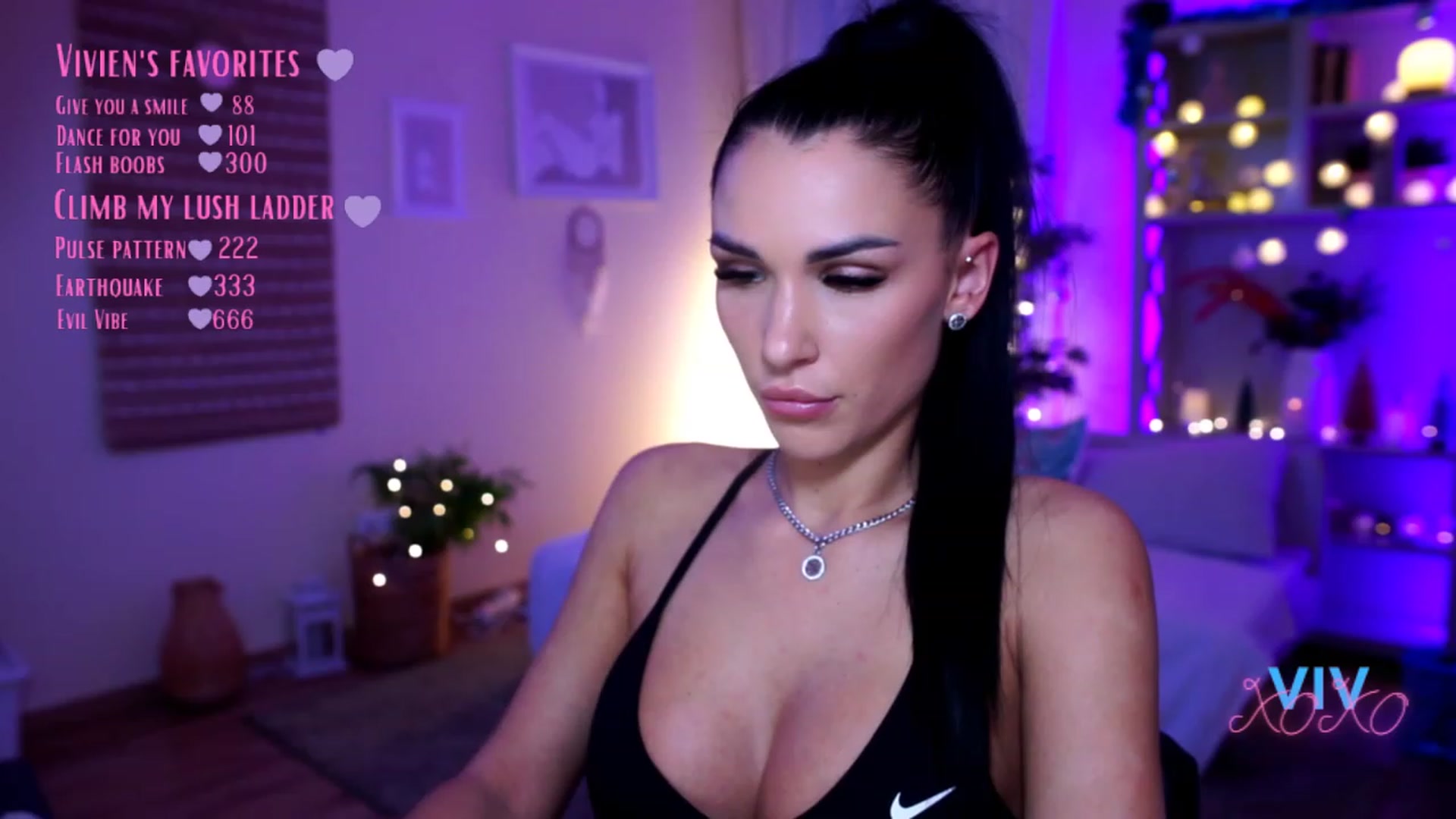 Gallery image thumbnail from kerelai's myfreecams stream on, 12/20/2022, 16:54 image 4 of 20