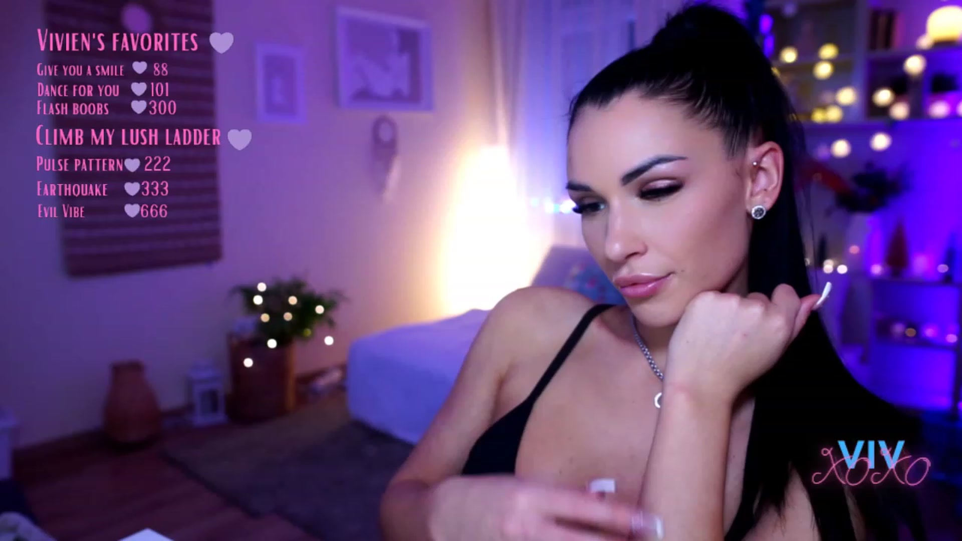 Gallery image thumbnail from kerelai's myfreecams stream on, 12/20/2022, 16:54 image 8 of 20