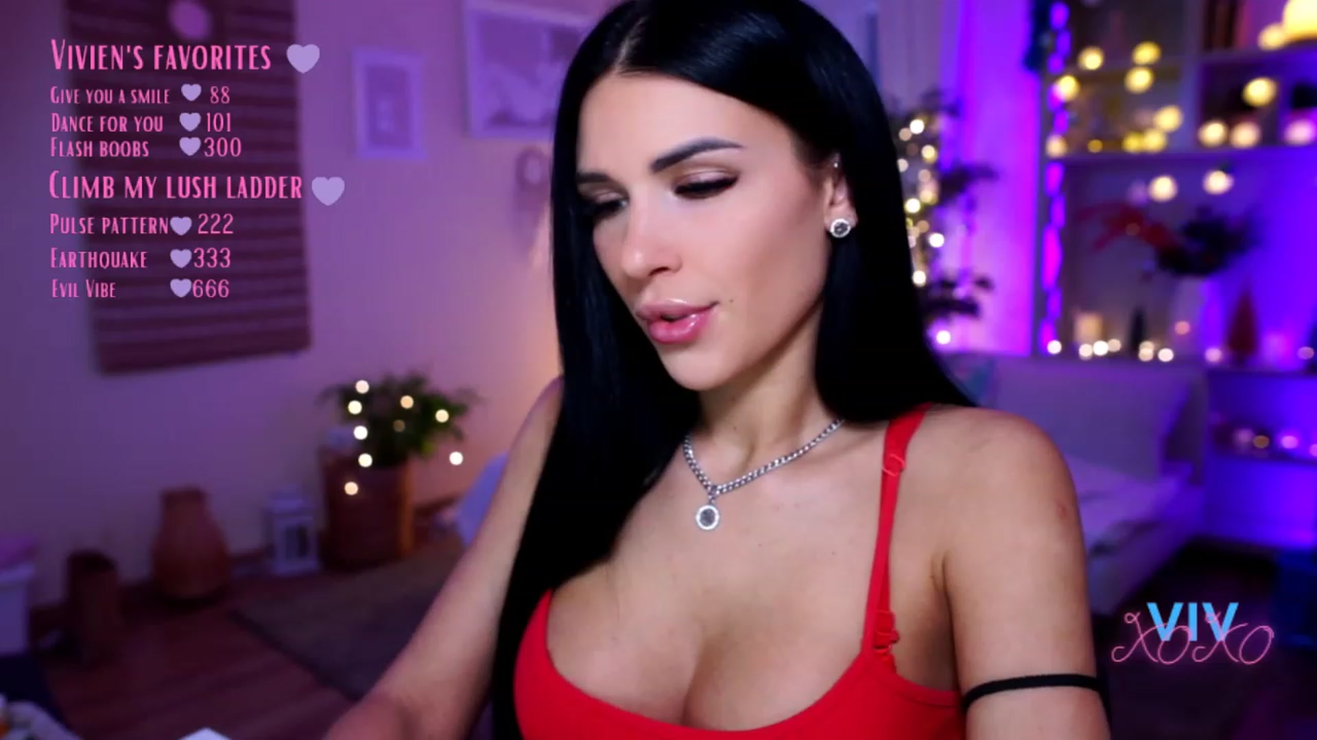 Gallery image thumbnail from kerelai's myfreecams stream on, 12/21/2022, 17:35 image 3 of 20