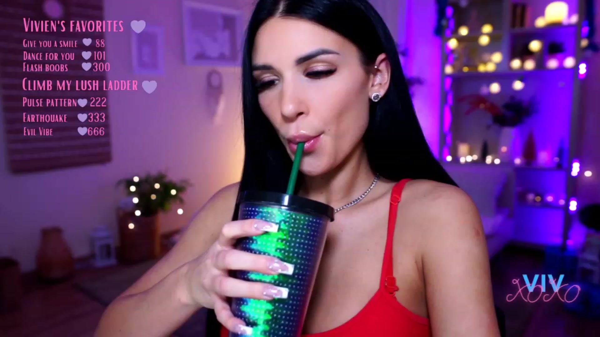 Gallery image thumbnail from kerelai's myfreecams stream on, 12/21/2022, 17:35 image 7 of 20