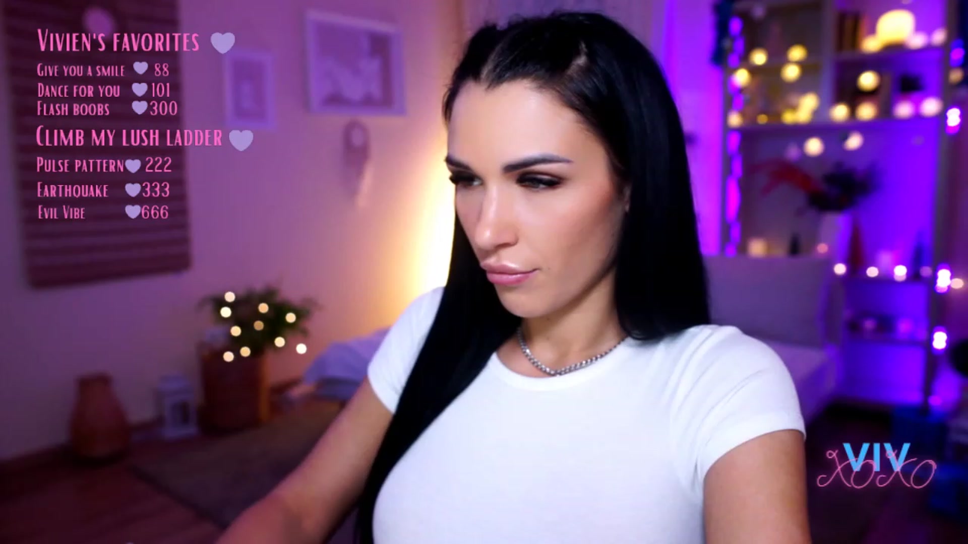 Gallery image thumbnail from kerelai's myfreecams stream on, 12/23/2022, 18:27 image 6 of 20