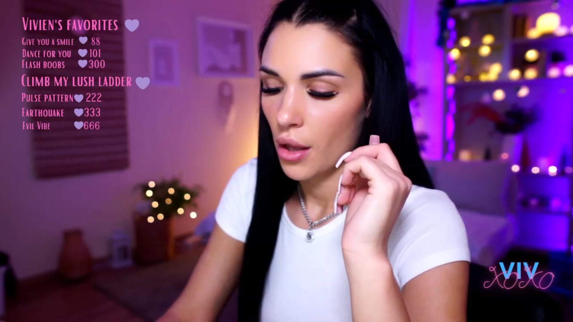 Gallery image thumbnail from kerelai's myfreecams stream on, 12/23/2022, 18:27 image 19 of 20