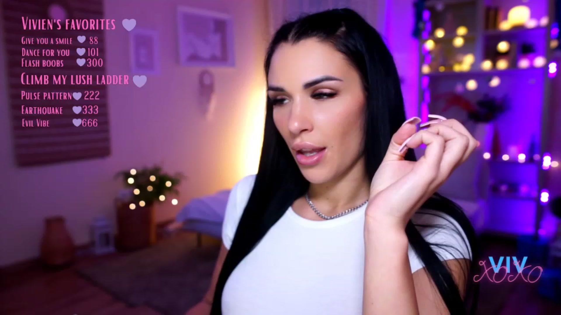 Gallery image thumbnail from kerelai's myfreecams stream on, 12/23/2022, 18:27 image 7 of 20