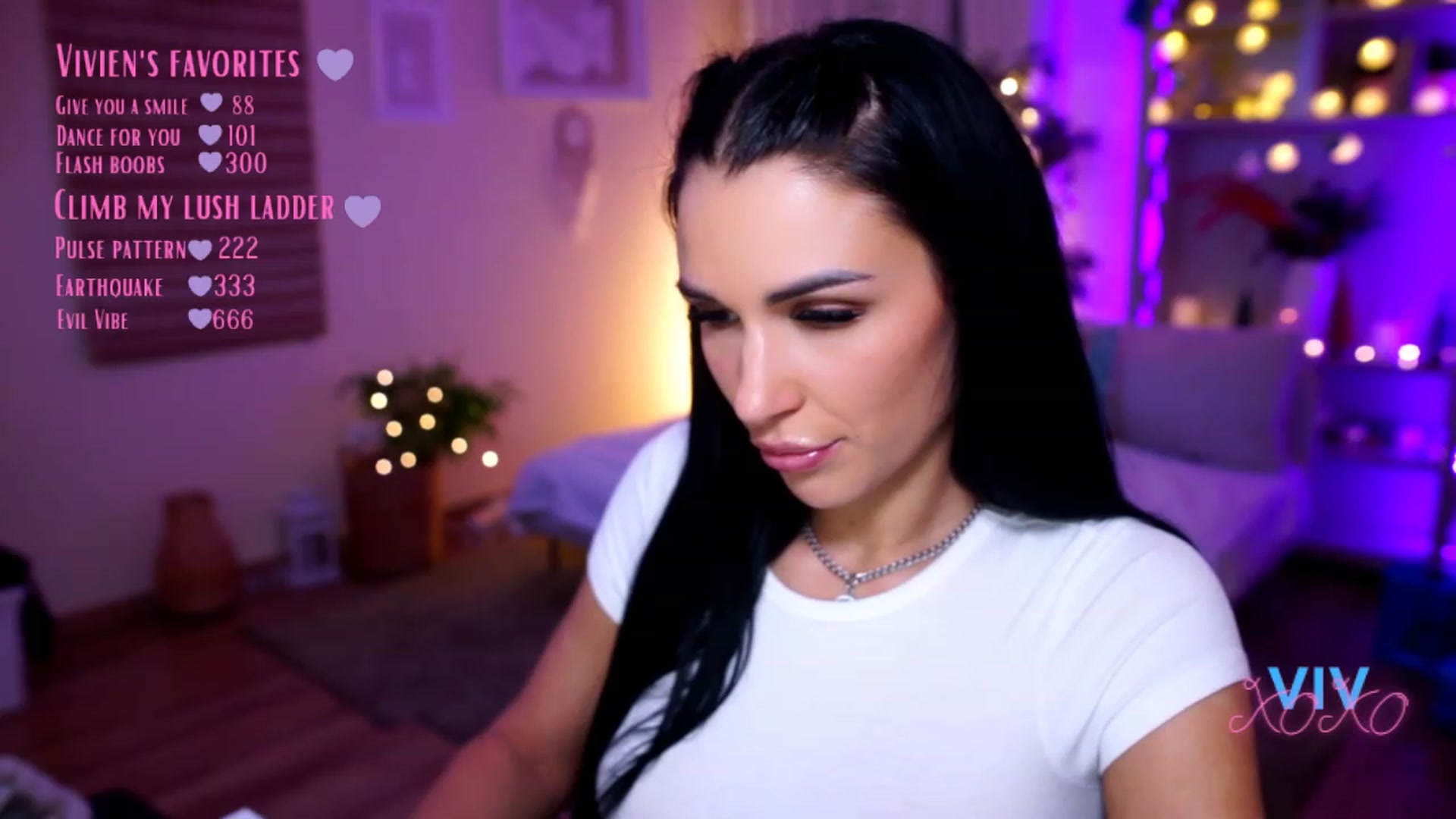 Gallery image thumbnail from kerelai's myfreecams stream on, 12/23/2022, 20:15 image 9 of 20