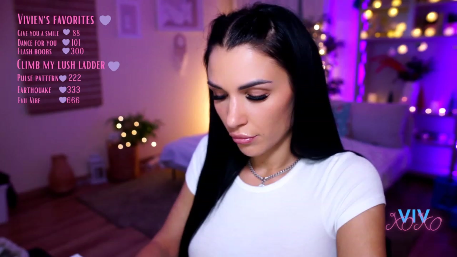 Gallery image thumbnail from kerelai's myfreecams stream on, 12/23/2022, 20:15 image 8 of 20