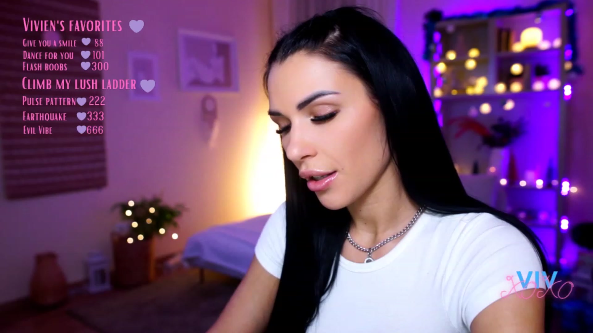 Gallery image thumbnail from kerelai's myfreecams stream on, 12/23/2022, 20:15 image 3 of 20