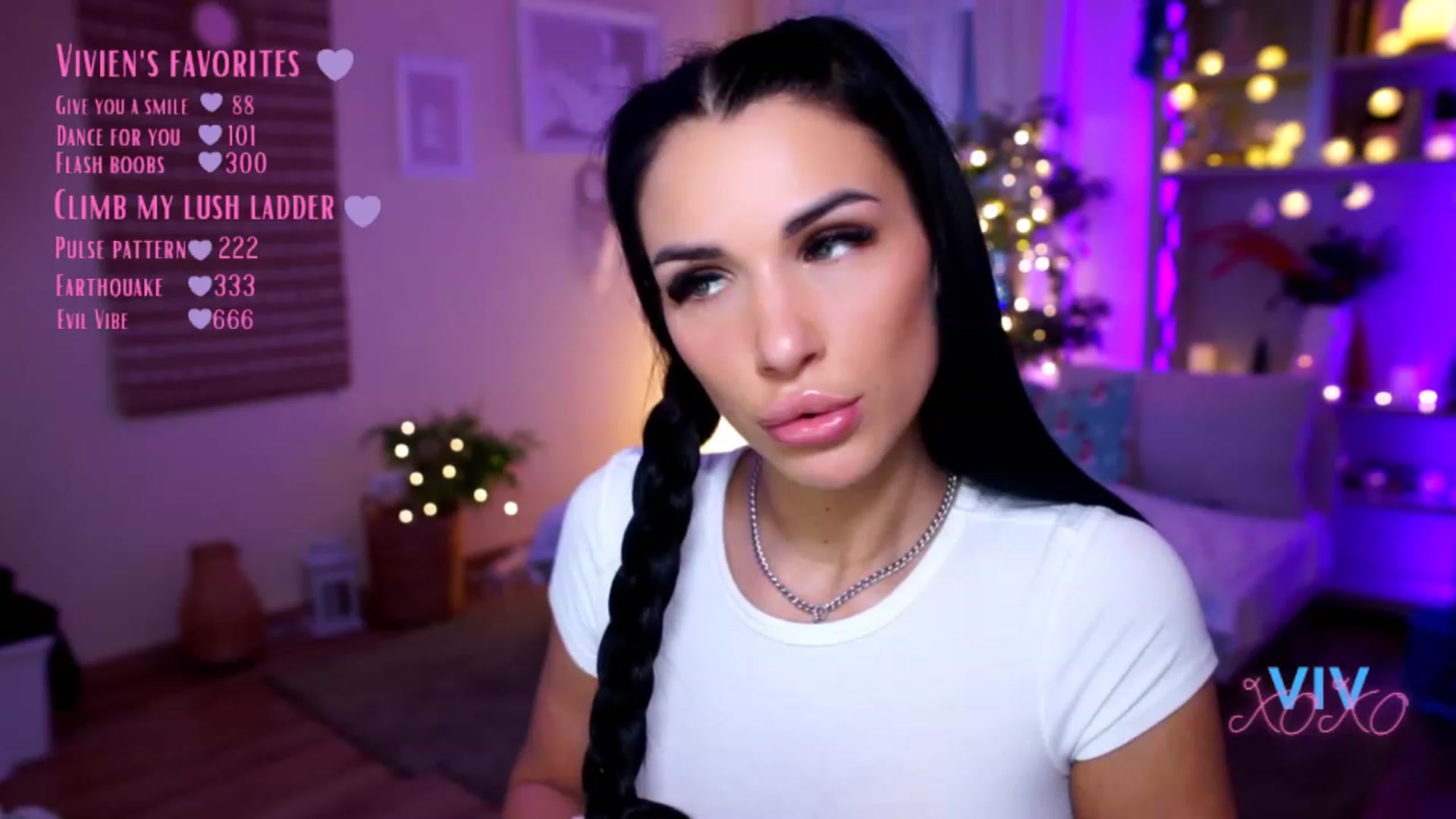 Gallery image thumbnail from kerelai's myfreecams stream on, 12/23/2022, 20:15 image 13 of 20