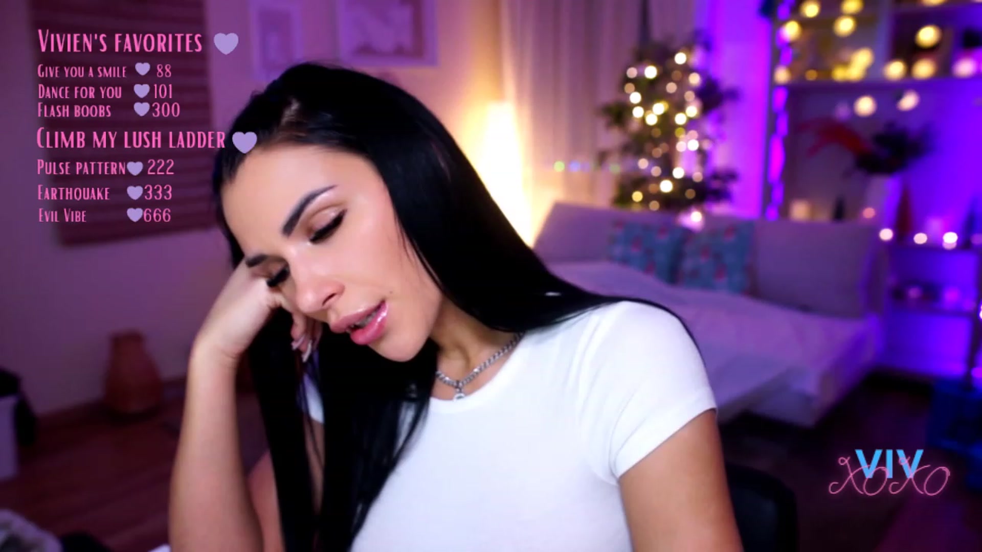 Gallery image thumbnail from kerelai's myfreecams stream on, 12/23/2022, 20:15 image 7 of 20