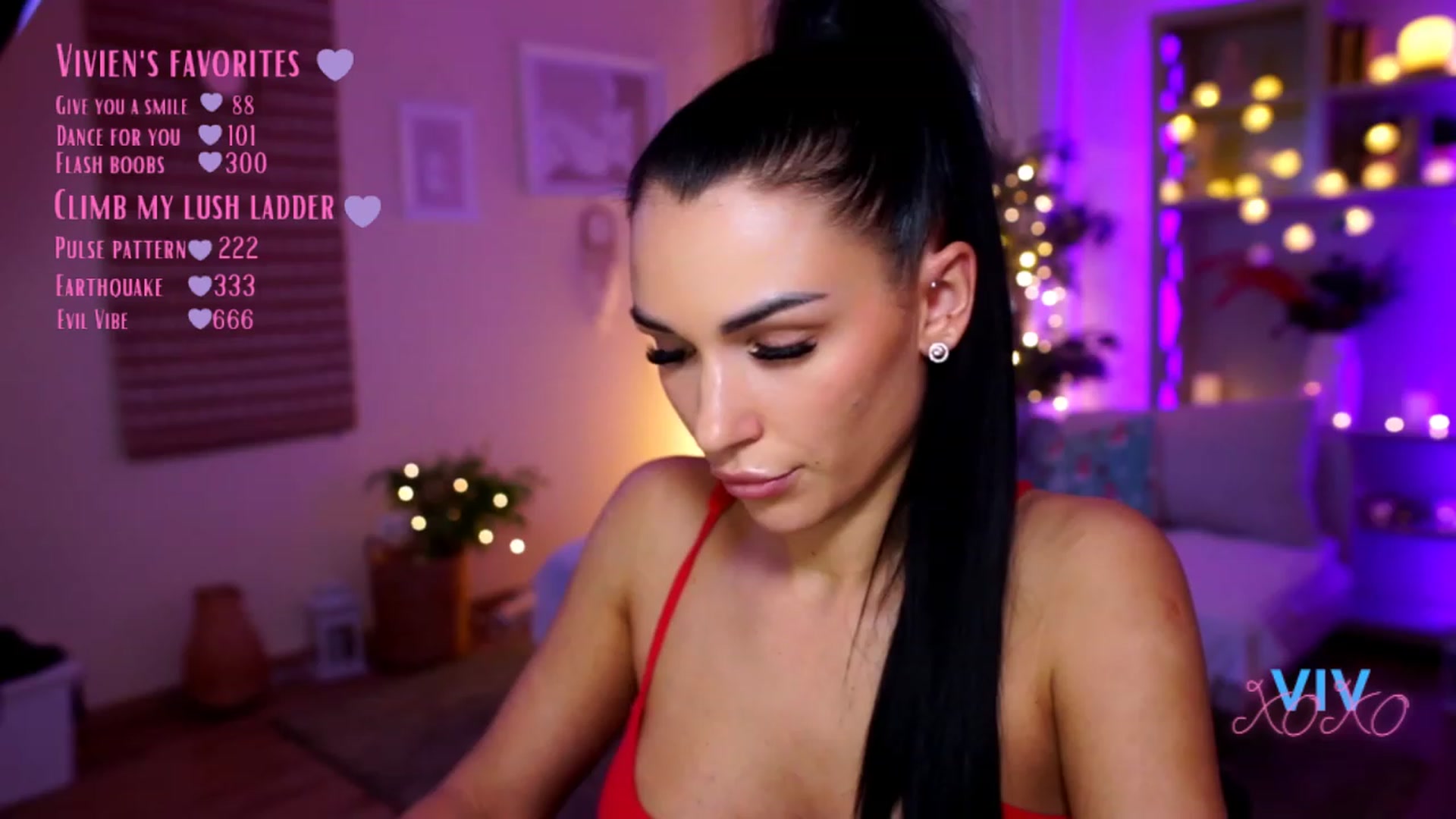 Gallery image thumbnail from kerelai's myfreecams stream on, 12/28/2022, 14:42 image 1 of 20