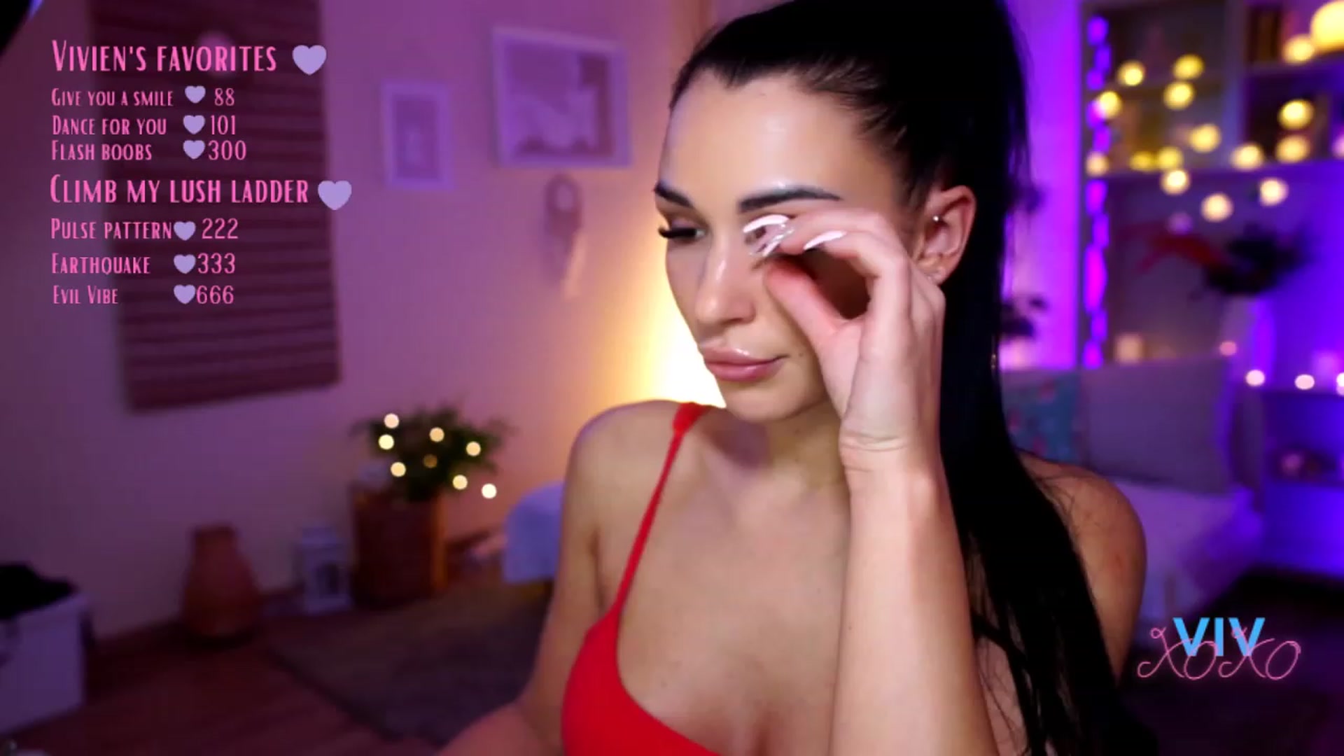 Gallery image thumbnail from kerelai's myfreecams stream on, 12/28/2022, 14:42 image 4 of 20
