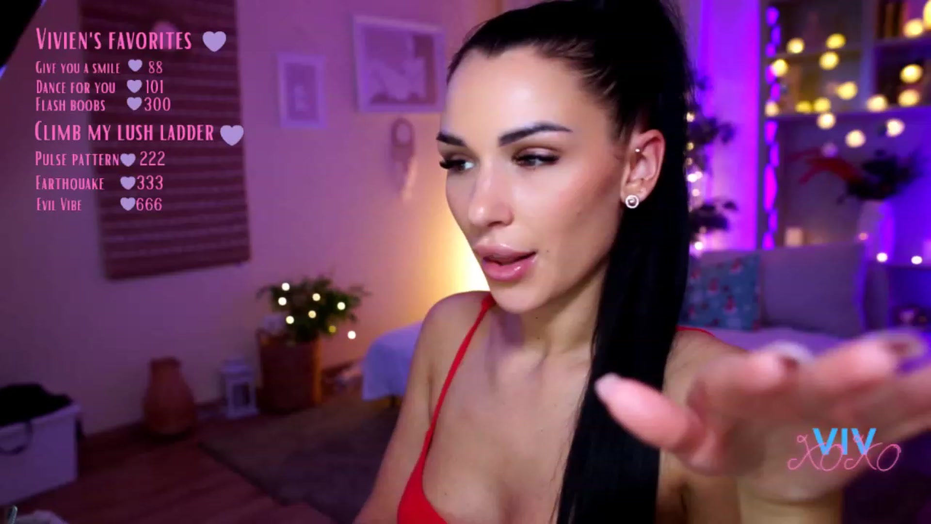 Gallery image thumbnail from kerelai's myfreecams stream on, 12/28/2022, 14:42 image 13 of 20