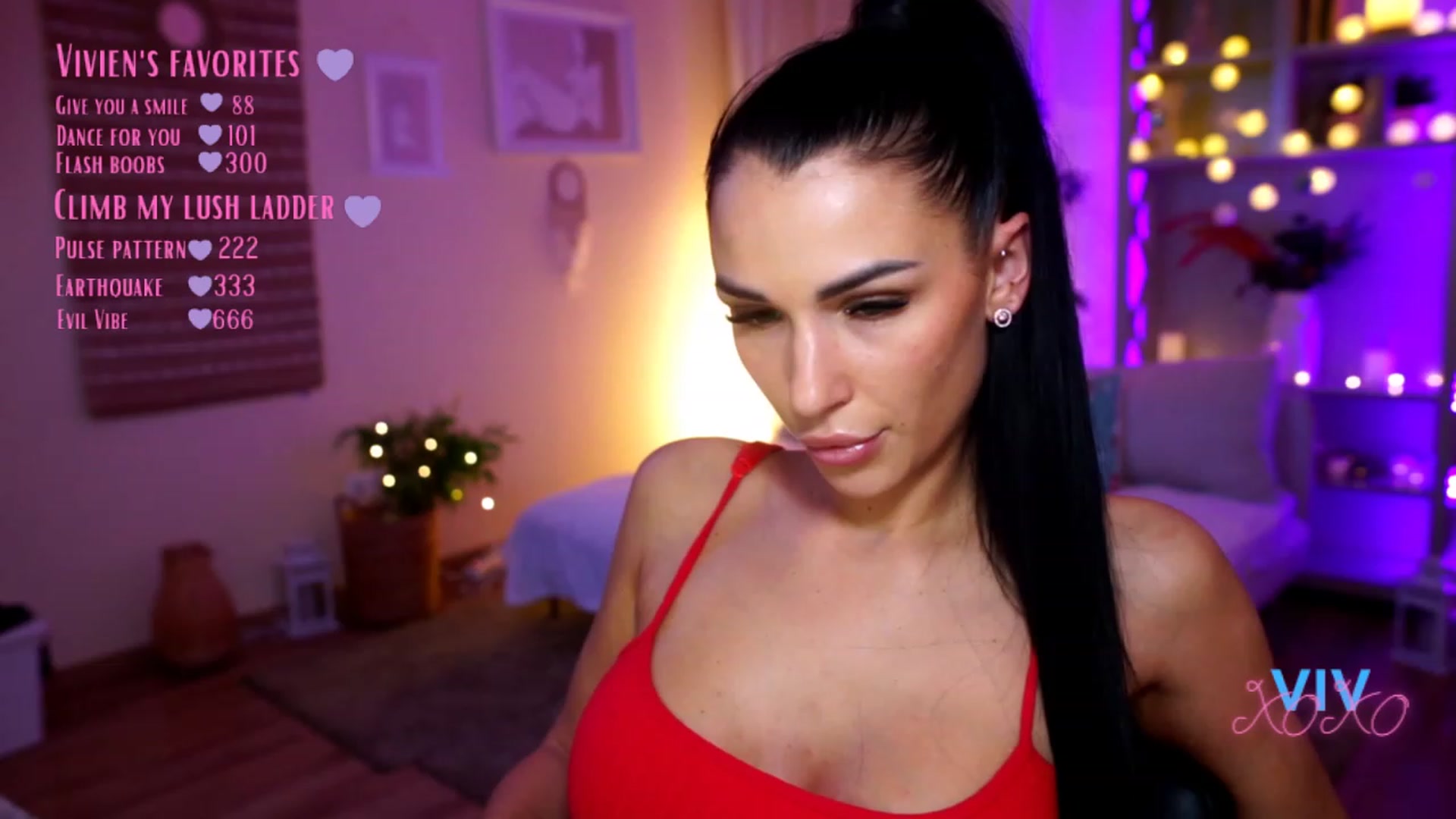 Gallery image thumbnail from kerelai's myfreecams stream on, 12/28/2022, 14:42 image 18 of 20