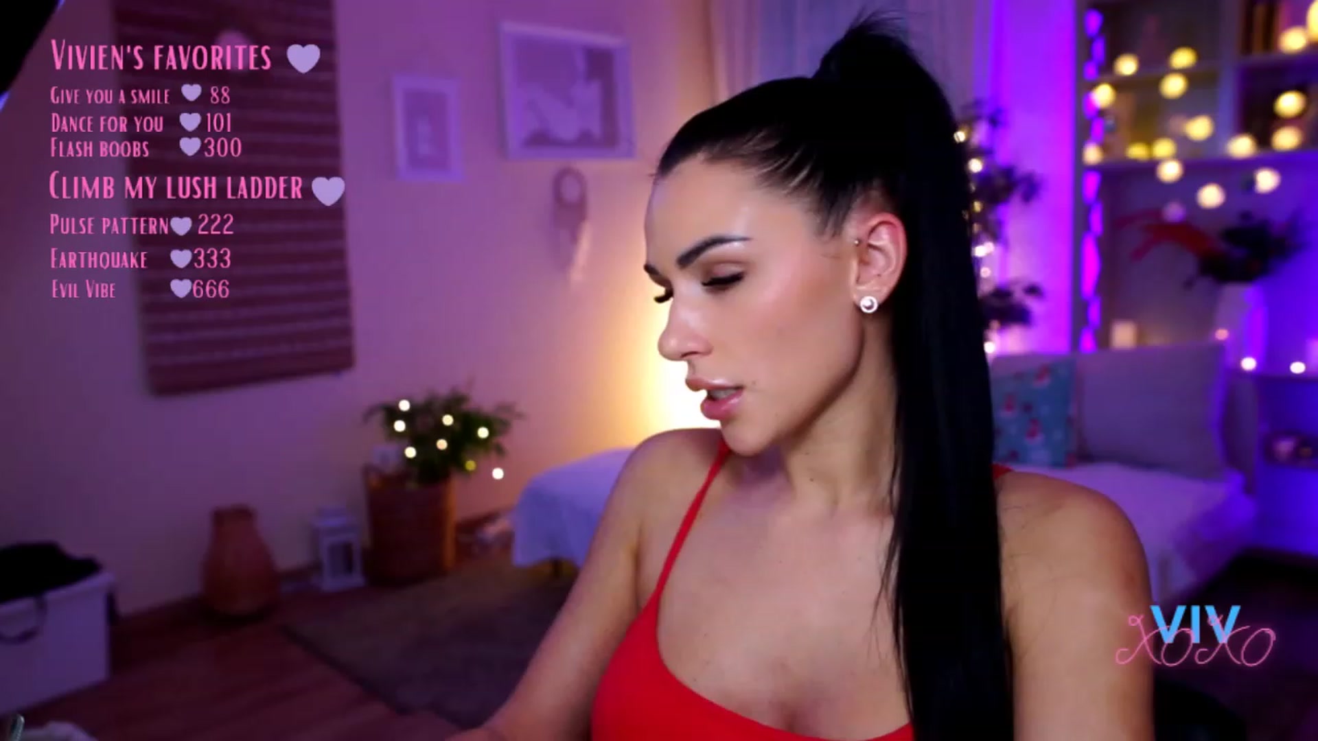 Gallery image thumbnail from kerelai's myfreecams stream on, 12/28/2022, 14:42 image 14 of 20