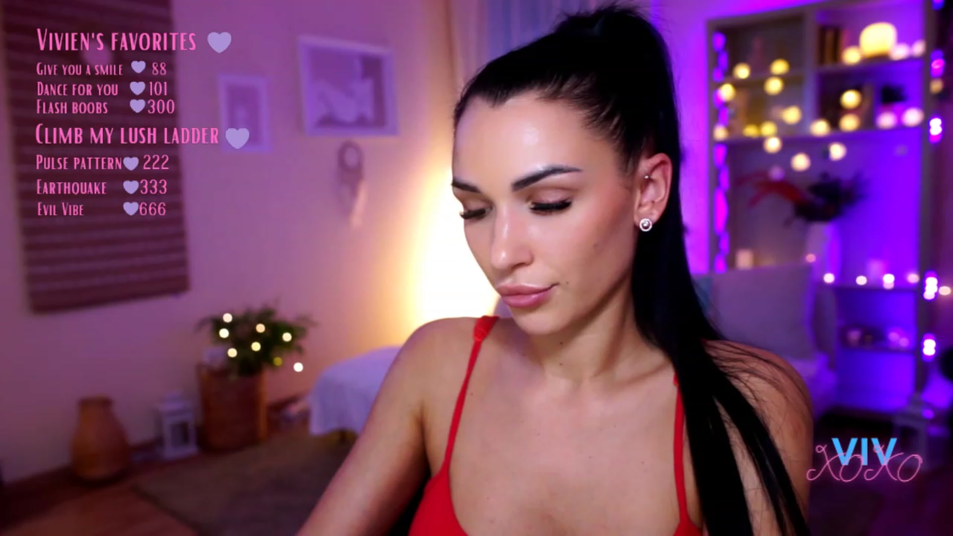 Gallery image thumbnail from kerelai's myfreecams stream on, 12/28/2022, 15:40 image 2 of 20