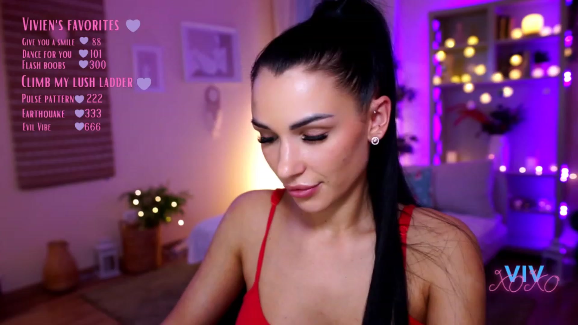 Gallery image thumbnail from kerelai's myfreecams stream on, 12/28/2022, 15:40 image 3 of 20