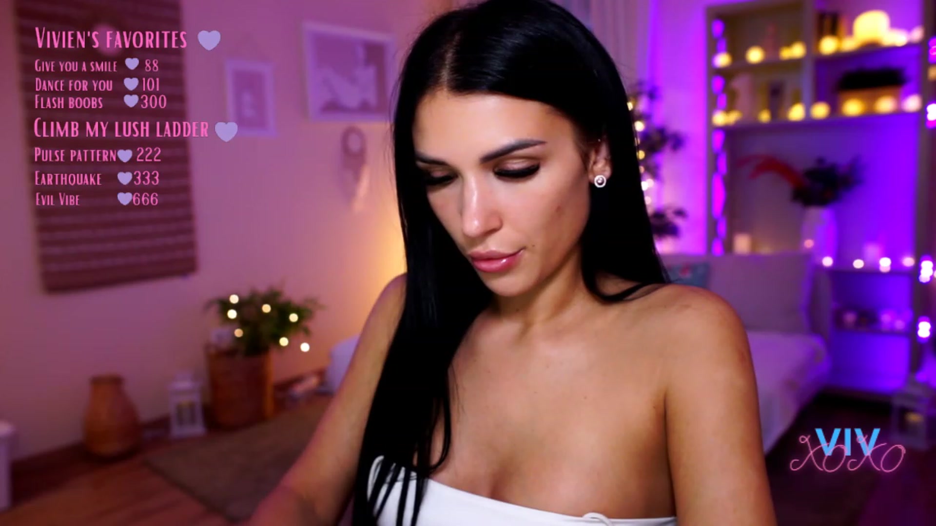Gallery image thumbnail from kerelai's myfreecams stream on, 12/29/2022, 15:29 image 12 of 20