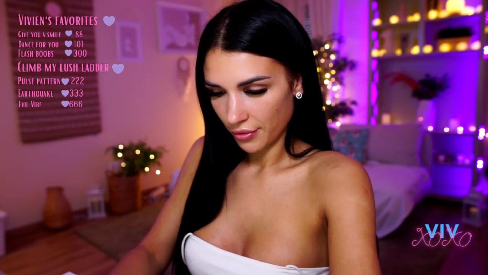 Gallery image thumbnail from kerelai's myfreecams stream on, 12/29/2022, 15:29 image 13 of 20