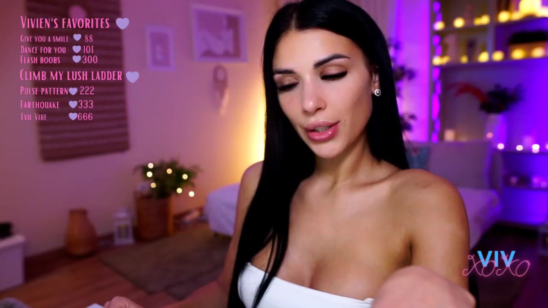 Gallery image thumbnail from kerelai's myfreecams stream on, 12/29/2022, 15:29 image 8 of 20