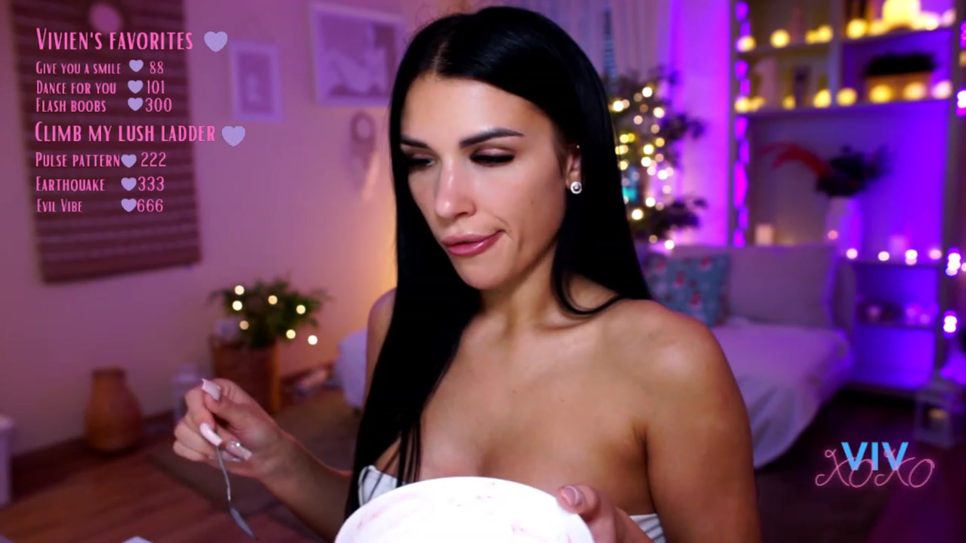 Gallery image thumbnail from kerelai's myfreecams stream on, 12/29/2022, 15:29 image 14 of 20