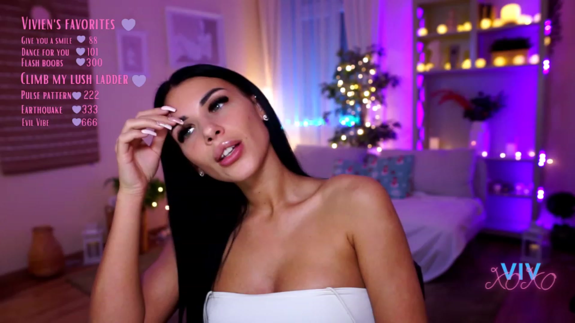 Gallery image thumbnail from kerelai's myfreecams stream on, 12/29/2022, 18:03 image 5 of 20