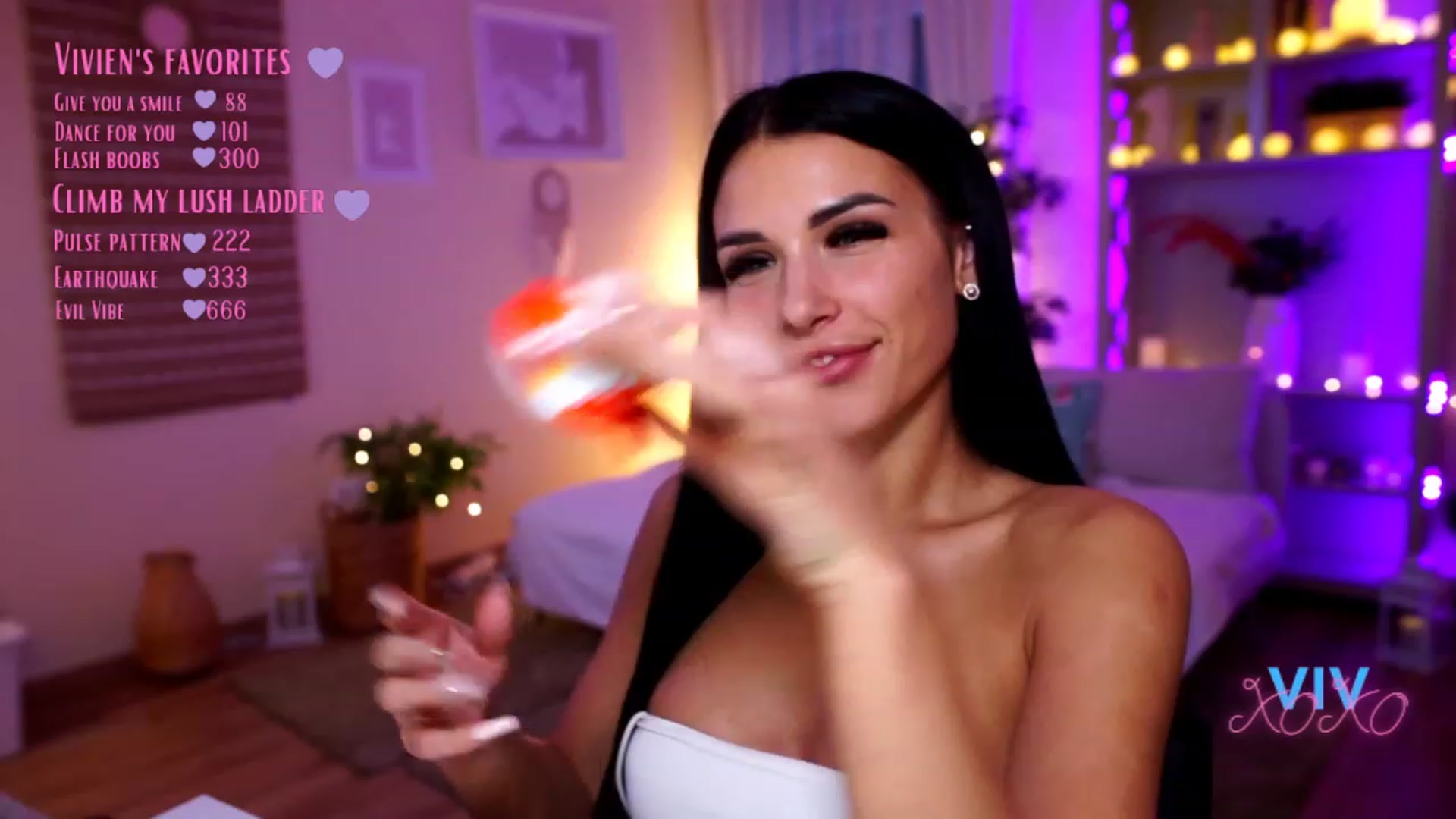 Gallery image thumbnail from kerelai's myfreecams stream on, 12/29/2022, 18:03 image 13 of 20
