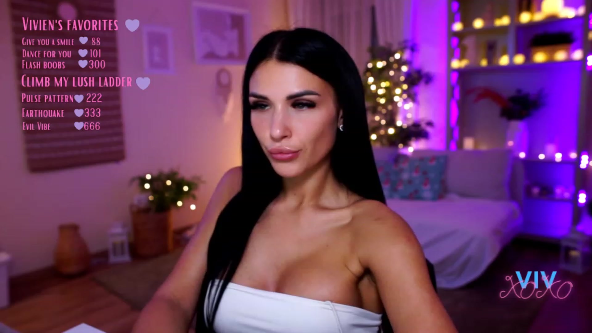 Gallery image thumbnail from kerelai's myfreecams stream on, 12/29/2022, 18:03 image 10 of 20
